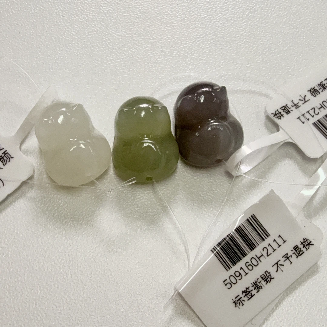 精品和田玉可爱猫吊坠配件（颜色多样性发一）