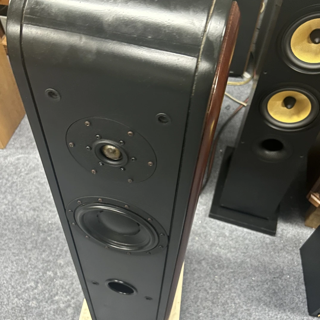 HW 落地音响一对不包邮