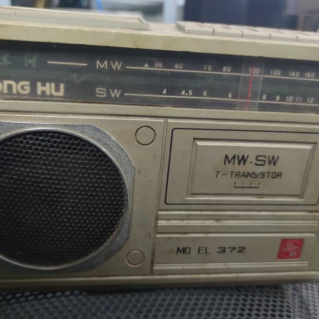 8新  二手收录机一台，不包好坏，不包邮费。