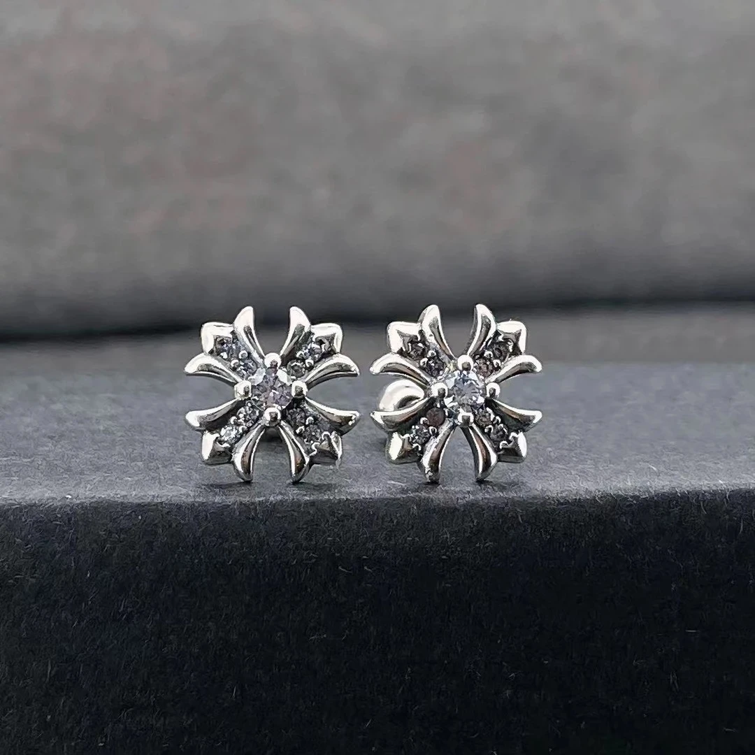 925银合成锆石耳饰 简约风日韩耳钉经典朋克风镶嵌耳饰S925银