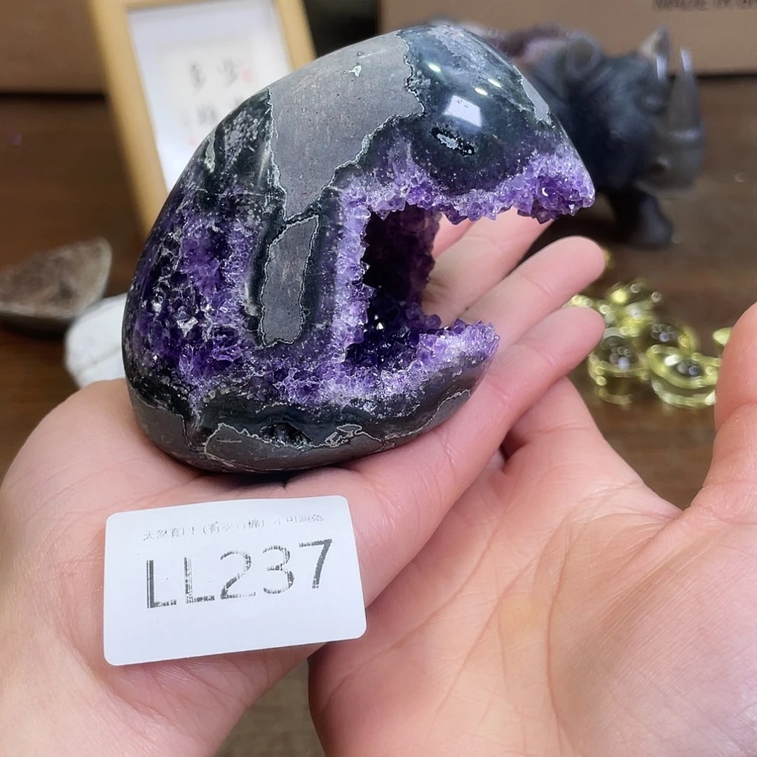 未镶嵌水晶大型摆件（非配饰）