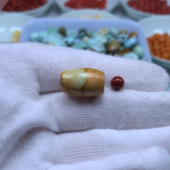 秋***蓝南红玛瑙未镶嵌珠宝奇石