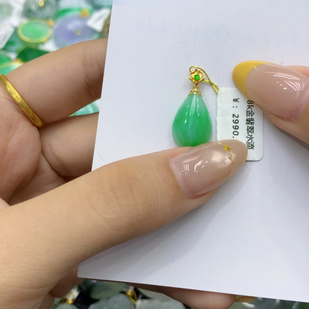 翡翠18K金镶嵌颈饰