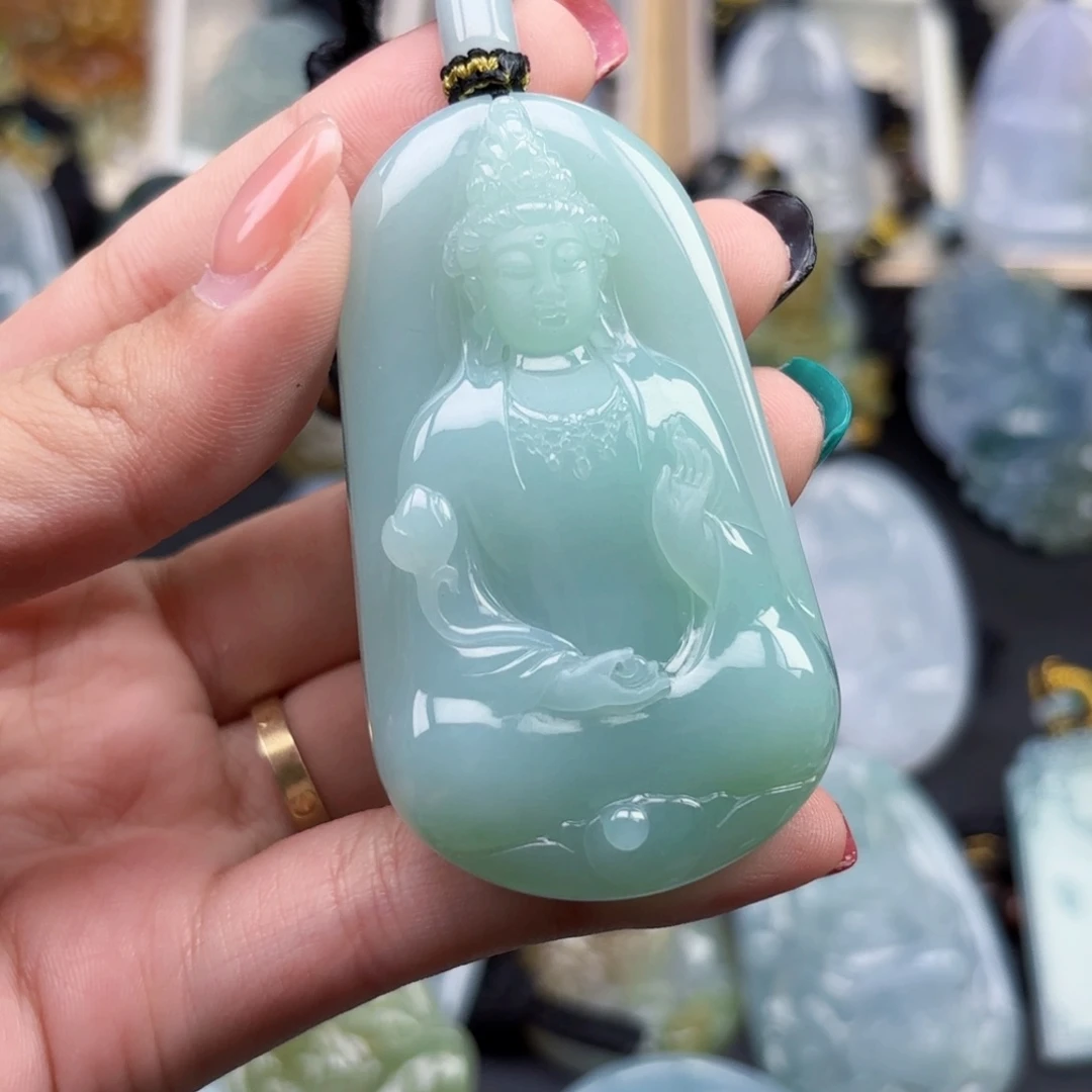 勇***丶翡翠未镶嵌颈饰素衣