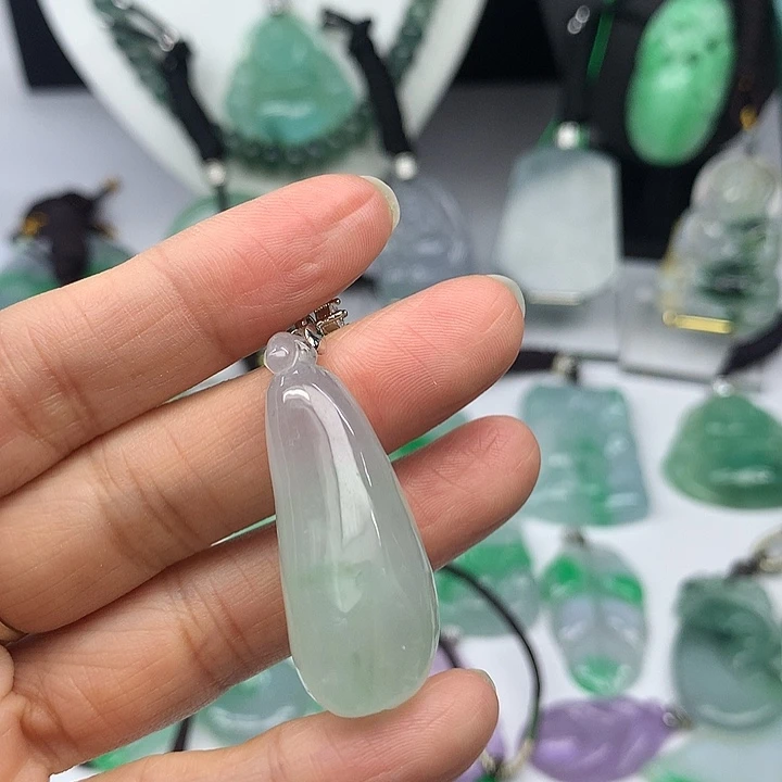 翡翠未镶嵌吊坠(赠链)