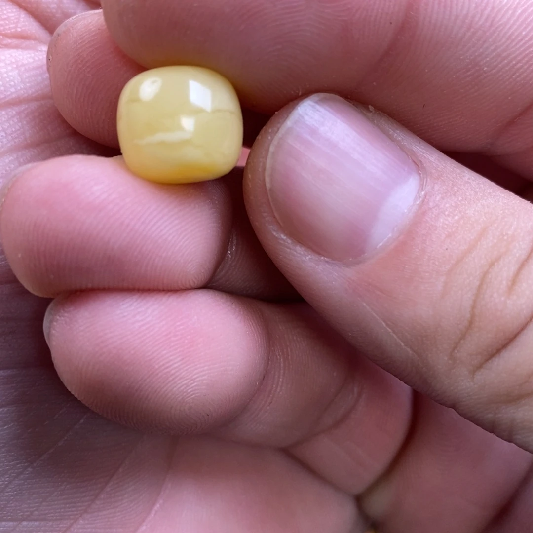 蜜蜡裸石未镶嵌摆***?