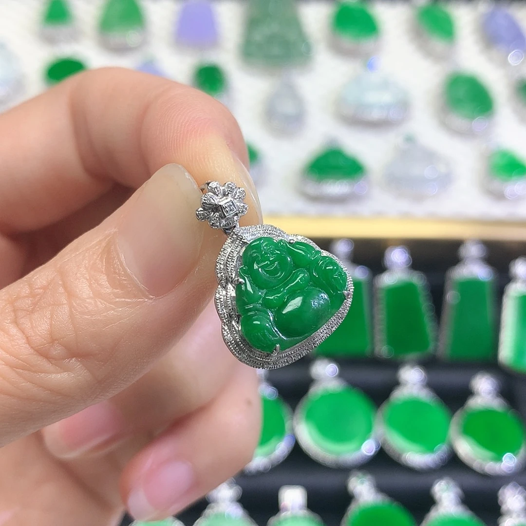 颈饰18K金镶嵌翡翠吊坠