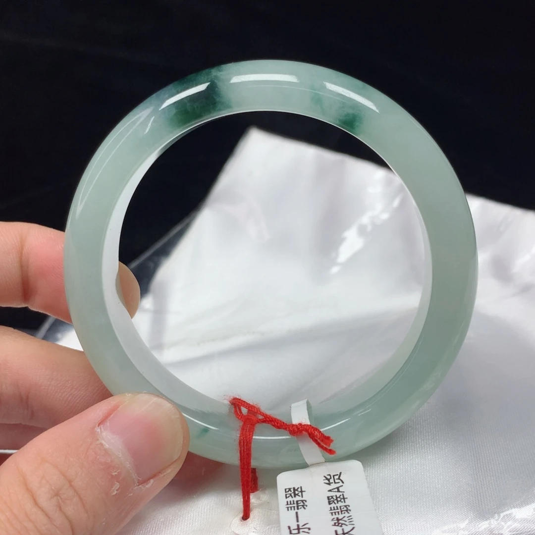 翡翠手镯（圆镯）未镶嵌55.1