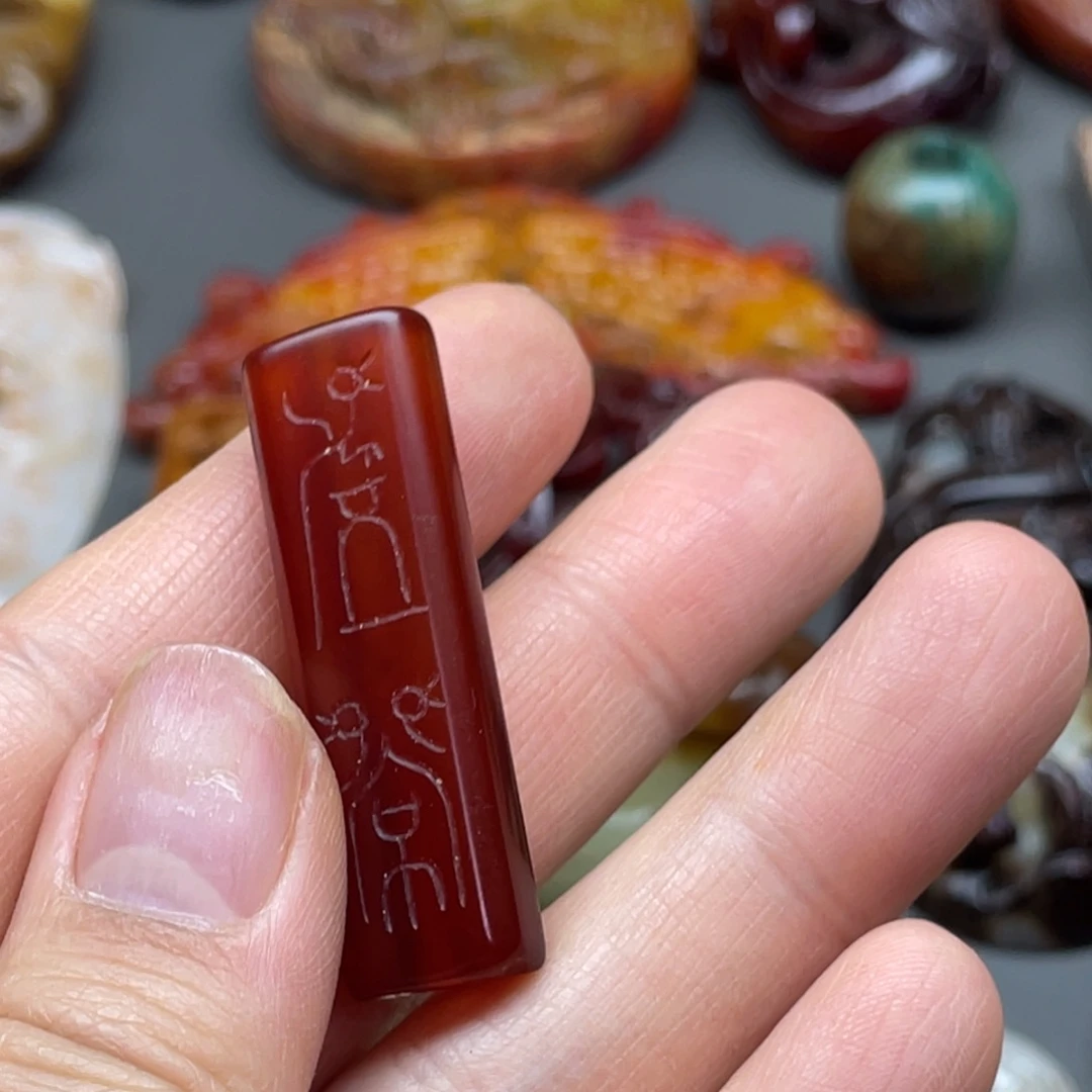 中***童和田玉未镶嵌颈饰