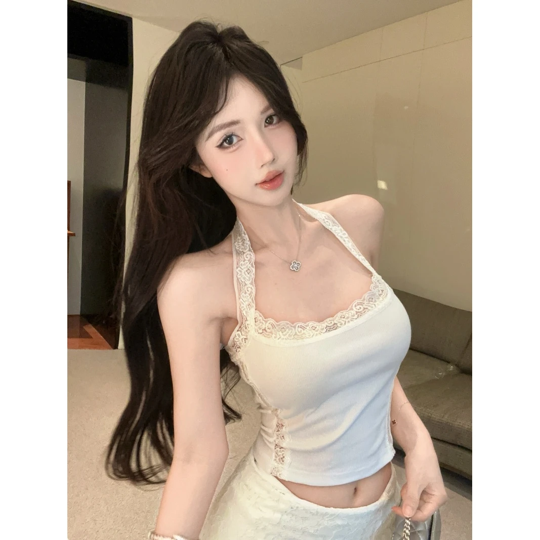 甜美设计感蕾丝边拼接露肩挂脖背心女时尚外穿小个子短款修身上衣