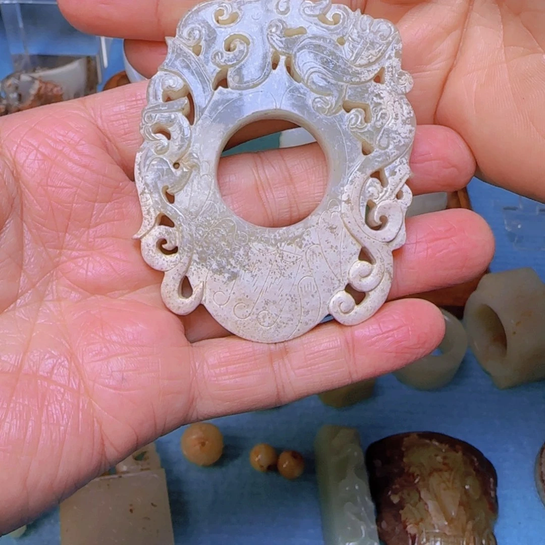 和田玉车挂未镶嵌山**逢