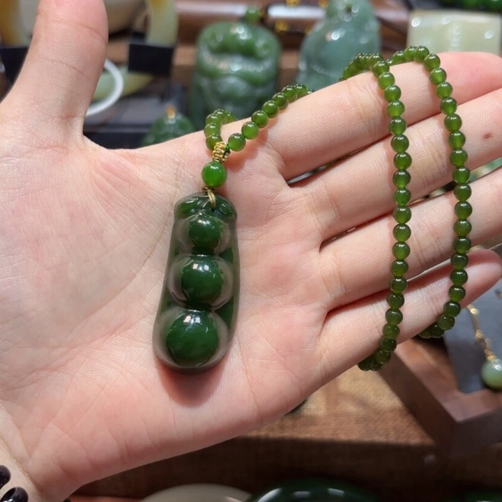 颈饰未镶嵌和田玉（碧玉）