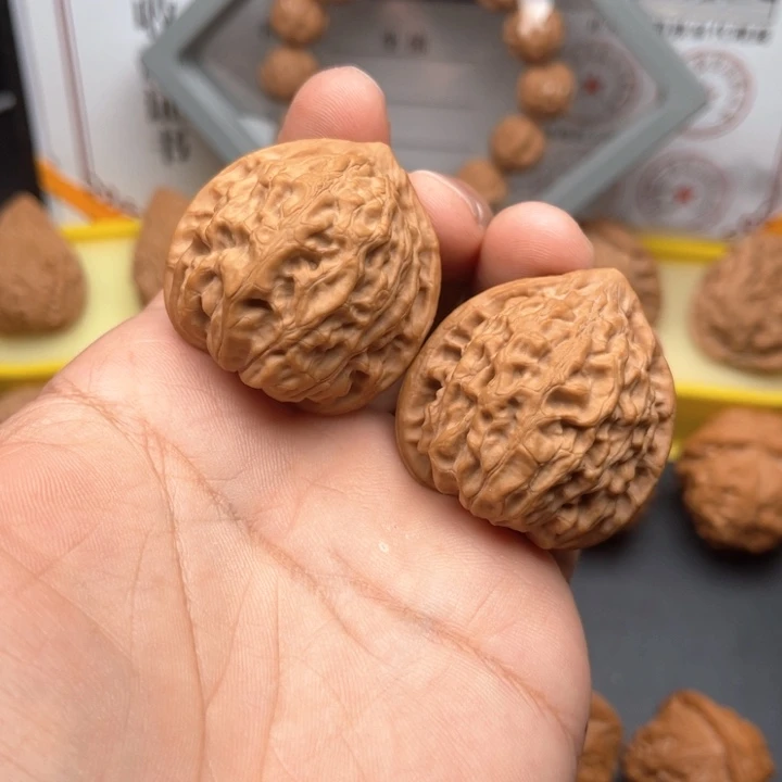 文玩核桃把件椒*家金牛38