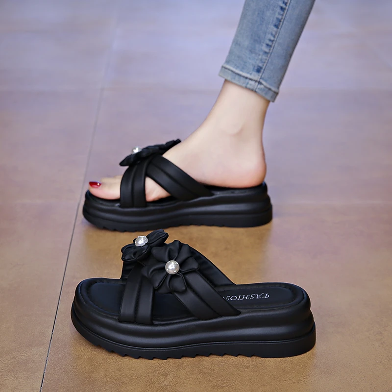 花朵舒服凉拖鞋女夏款外穿时尚防滑2025新款厚底法式沙滩度假拖鞋