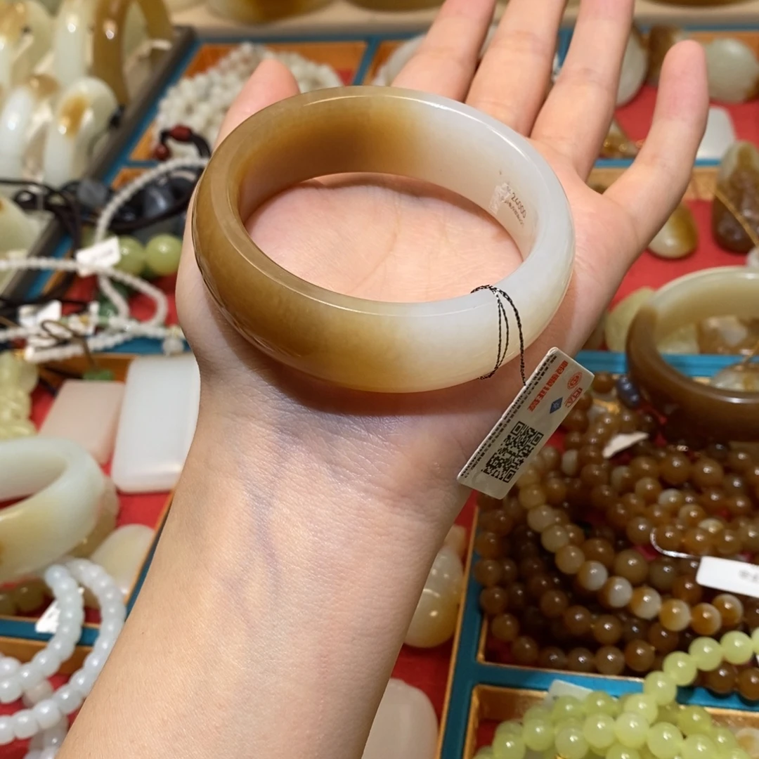 和田玉未镶嵌手镯