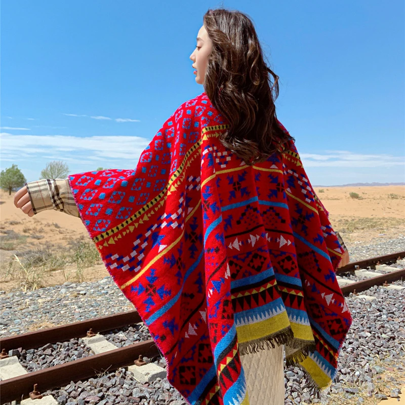 旅游拍照斗篷大披肩女秋冬季外搭保暖连帽围巾红色民族风针织外套
