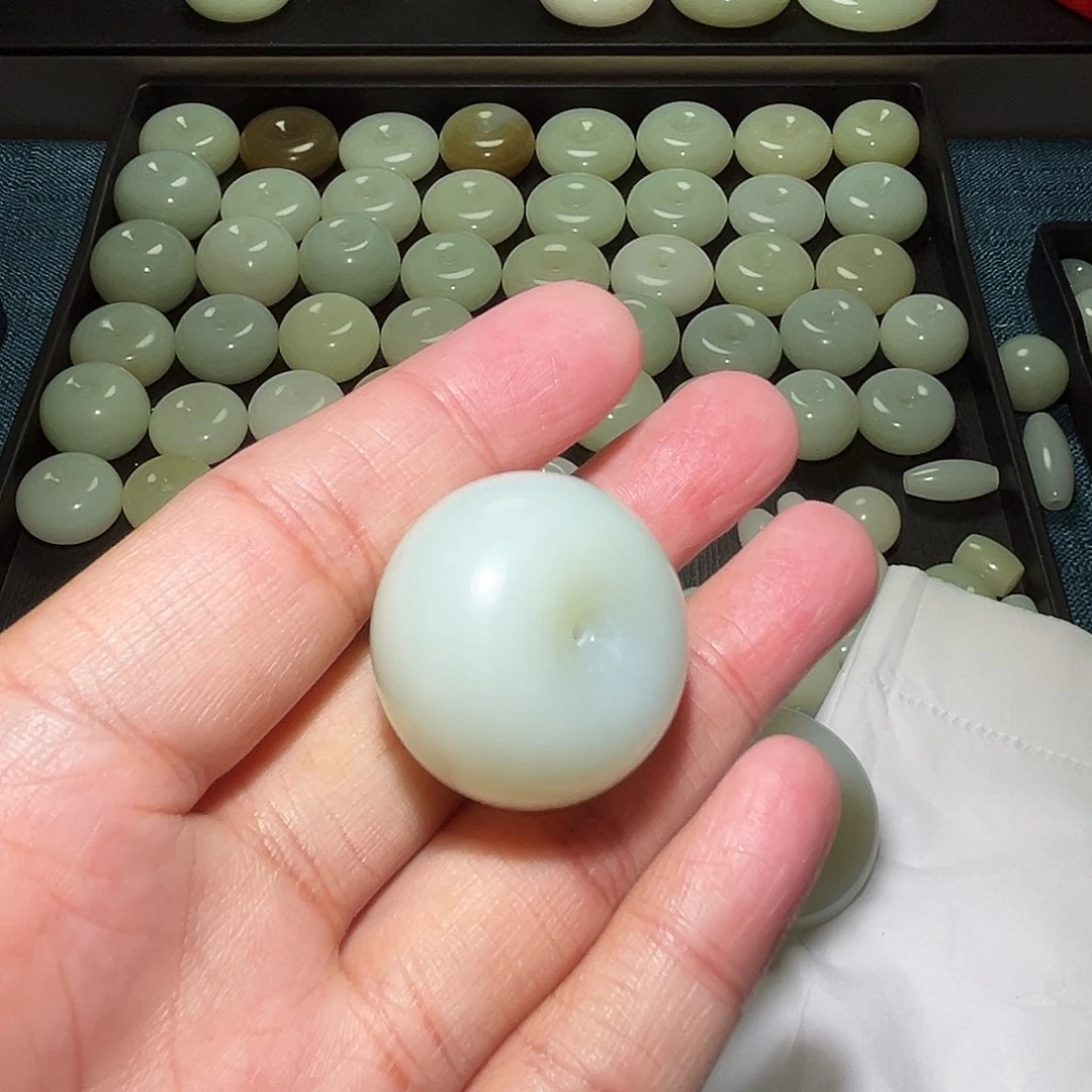 D***N和田玉未镶嵌颈饰