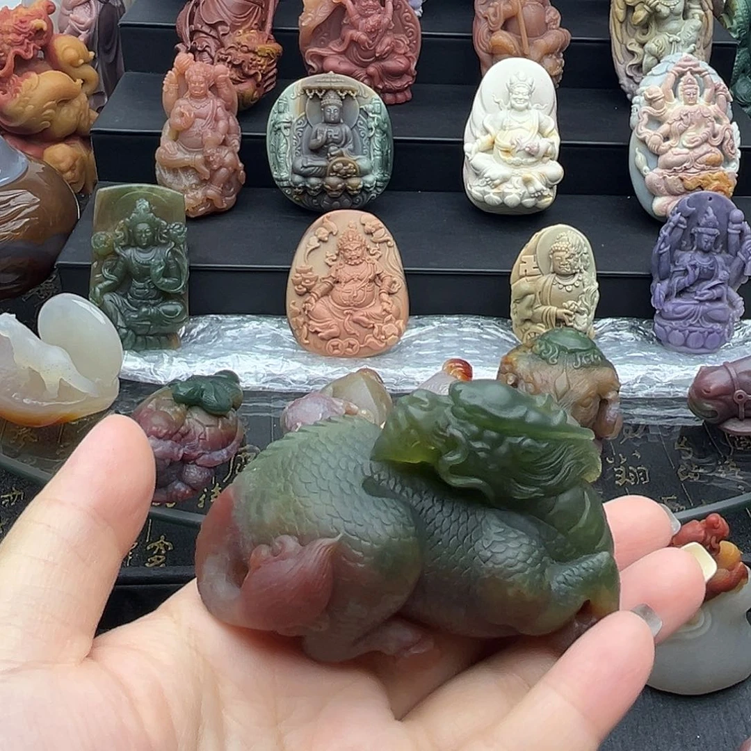 颈饰未镶嵌石英质玉