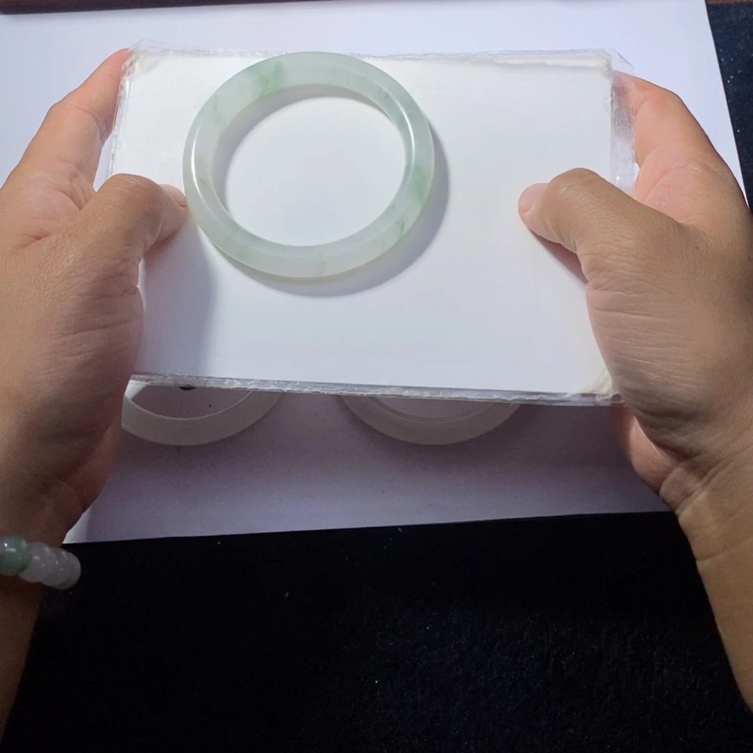 石英质玉（天山翠）手镯未镶嵌