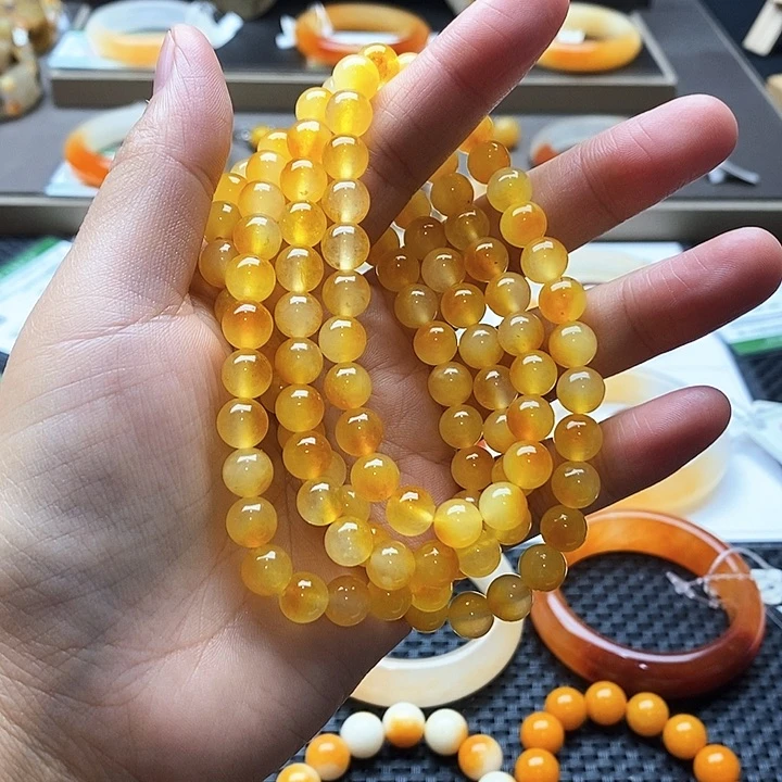 未镶嵌石英质玉（黄龙玉）手镯