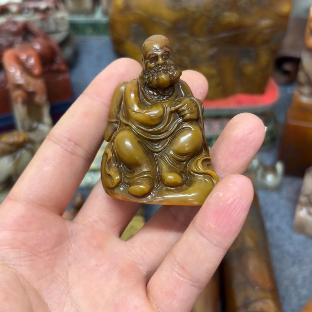 张***家寿山石印石桌面摆件