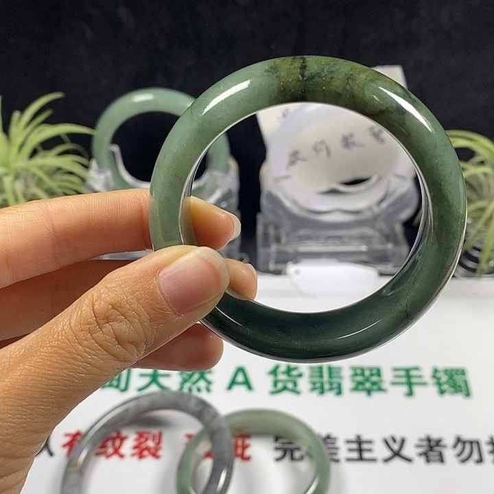 未镶嵌手镯翡翠71号。 50.5圈