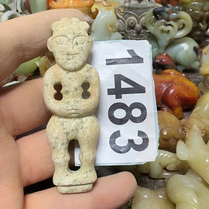 透闪石-蛇纹石玉未镶嵌颈饰