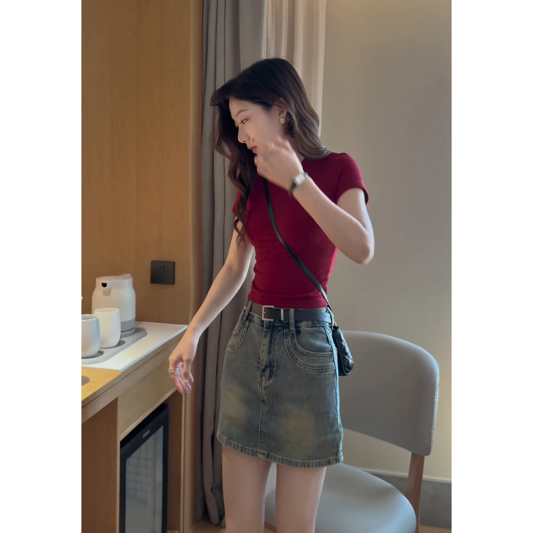 正肩短袖2025夏季新款圆领t桖红色修身短款上衣+高腰牛仔裙