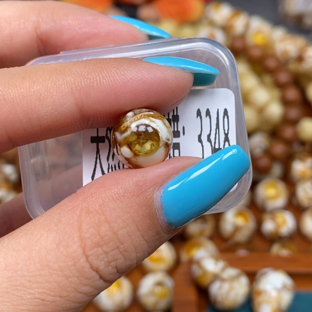 蜜蜡未镶嵌珠宝奇石3348