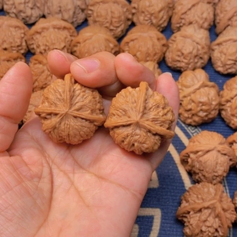 【闪购商品】吊坠文玩核桃雨花石三棱38