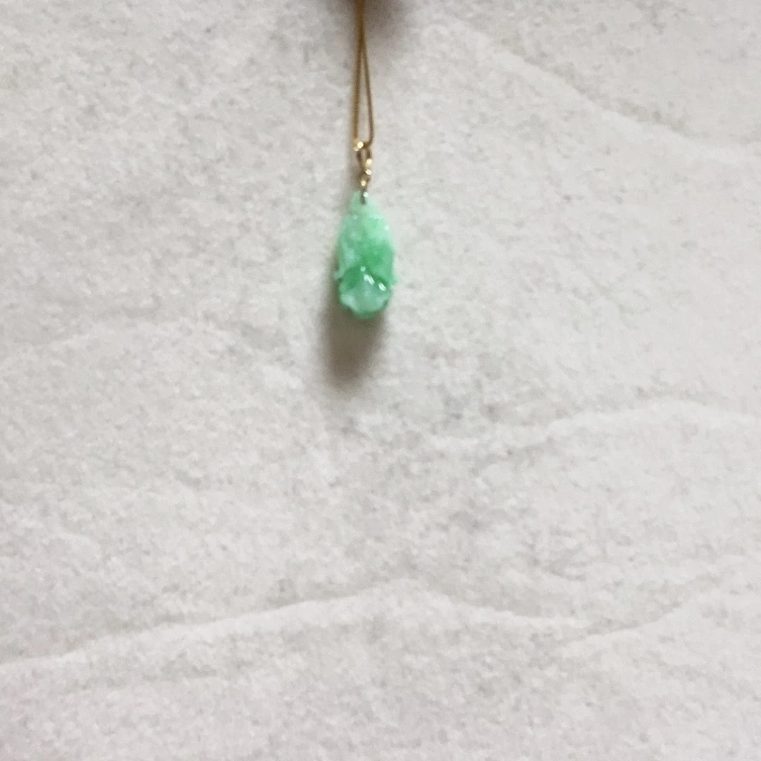 翡翠18K金镶嵌颈饰简单