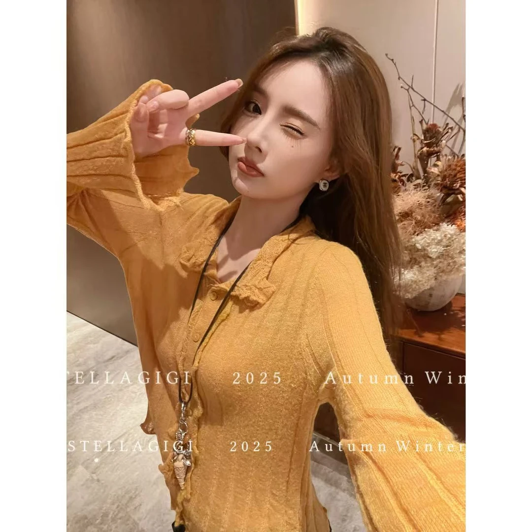 SG / 杨依姗 AW法式温柔 钩花小翻领长袖针织开衫KS-20252066