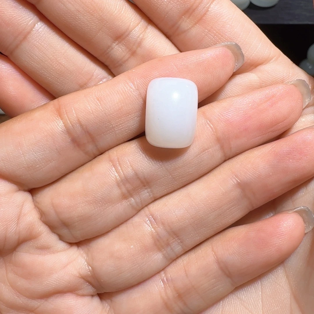 徐***胖和田玉未镶嵌颈饰