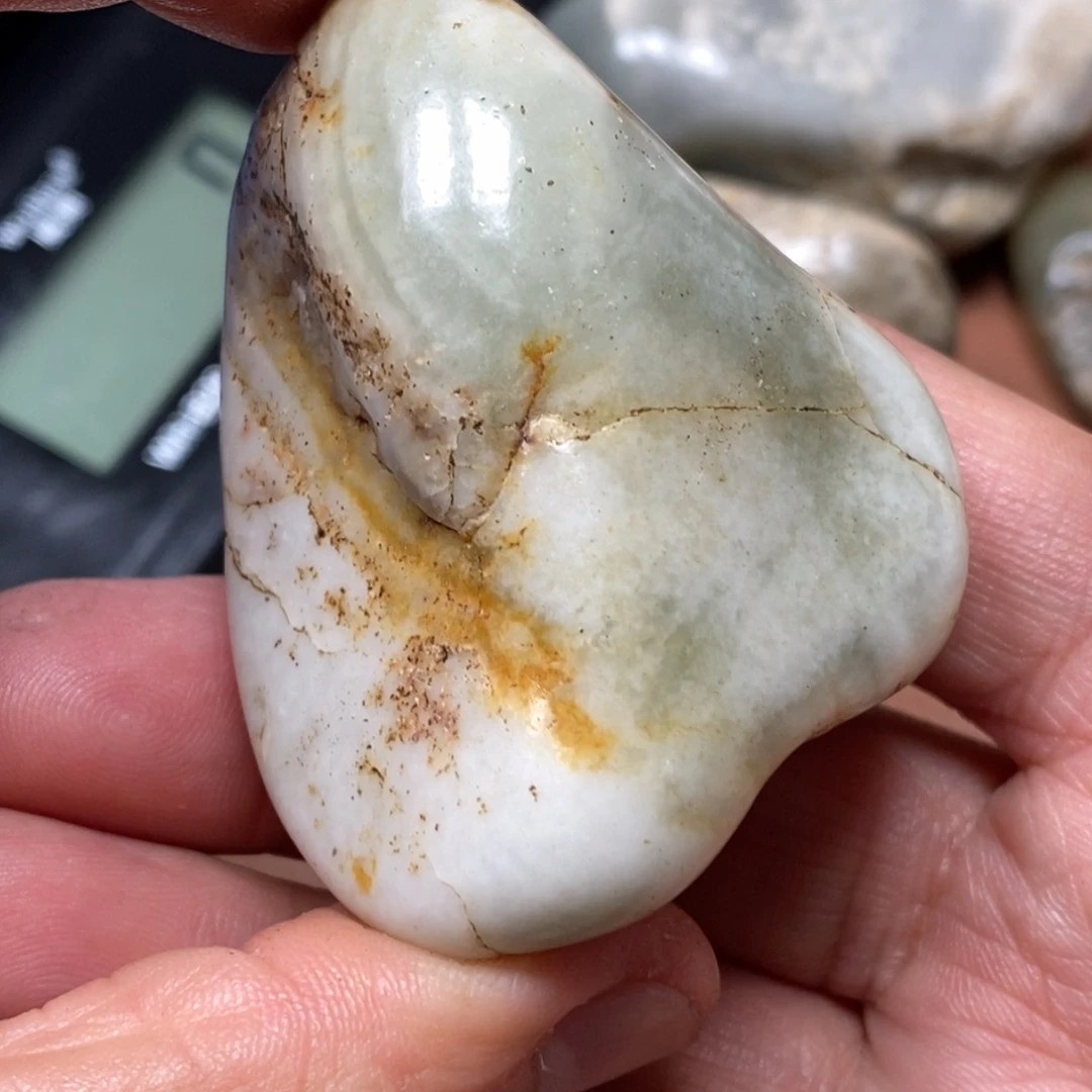 和田玉挂件足铂镶嵌