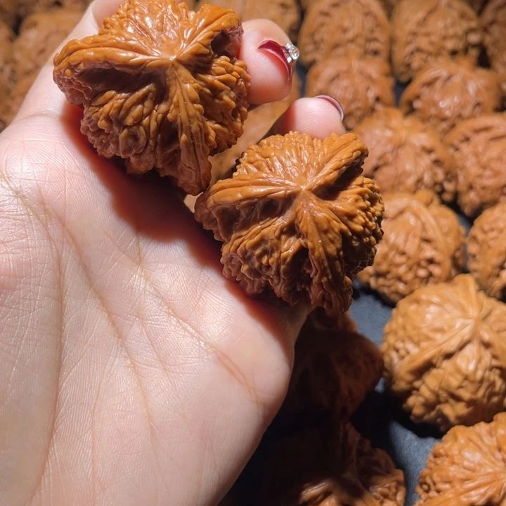 X***.文玩核桃吊坠虎头