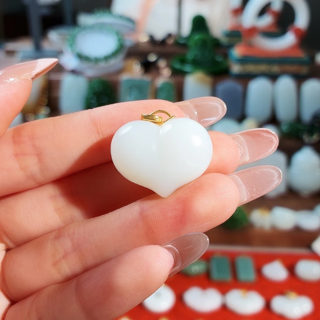 和田玉18K金镶嵌颈饰大桃心T