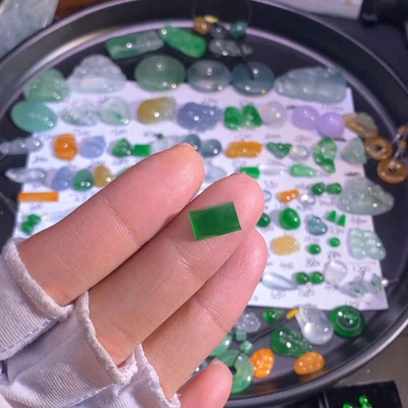 【闪购商品】翡翠挂件未镶嵌牌