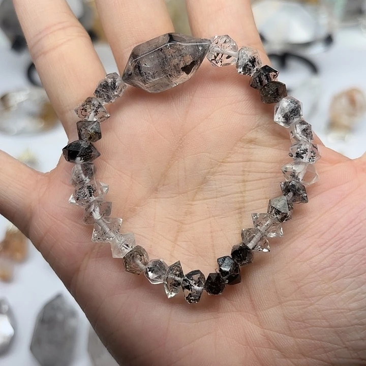 水晶手串未镶嵌闪灵钻手串