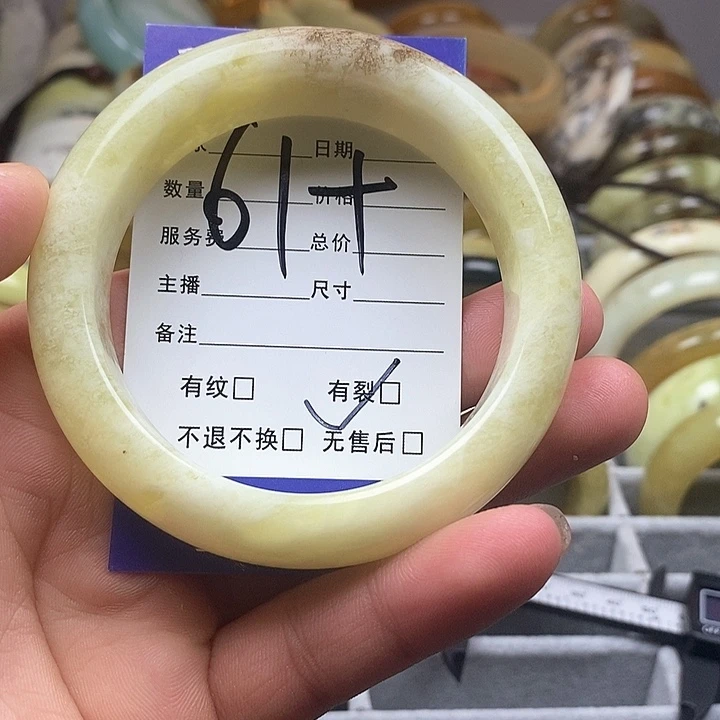 蛇纹石玉手镯未镶嵌我***吖