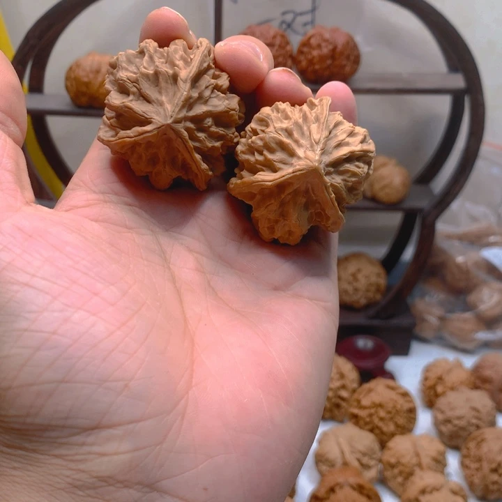 大***大文玩核桃吊坠帝王三棱