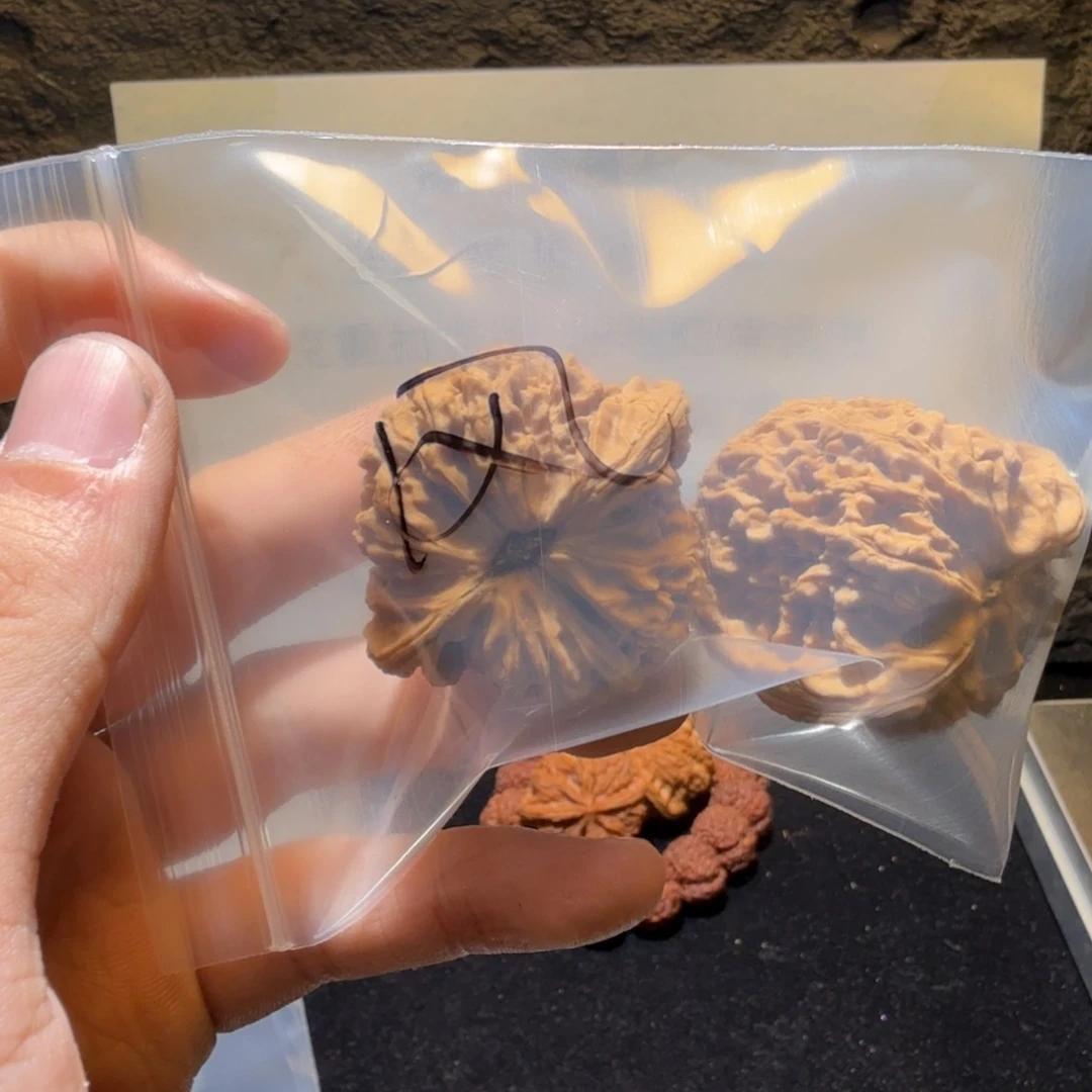 风***`文玩核桃吊坠南疆石