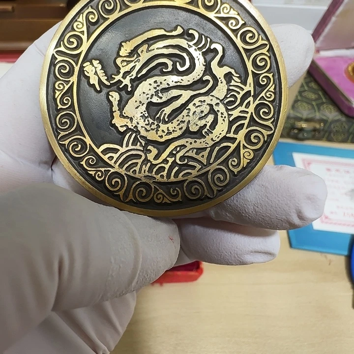 其他普通金属庚辰龙铜章一个