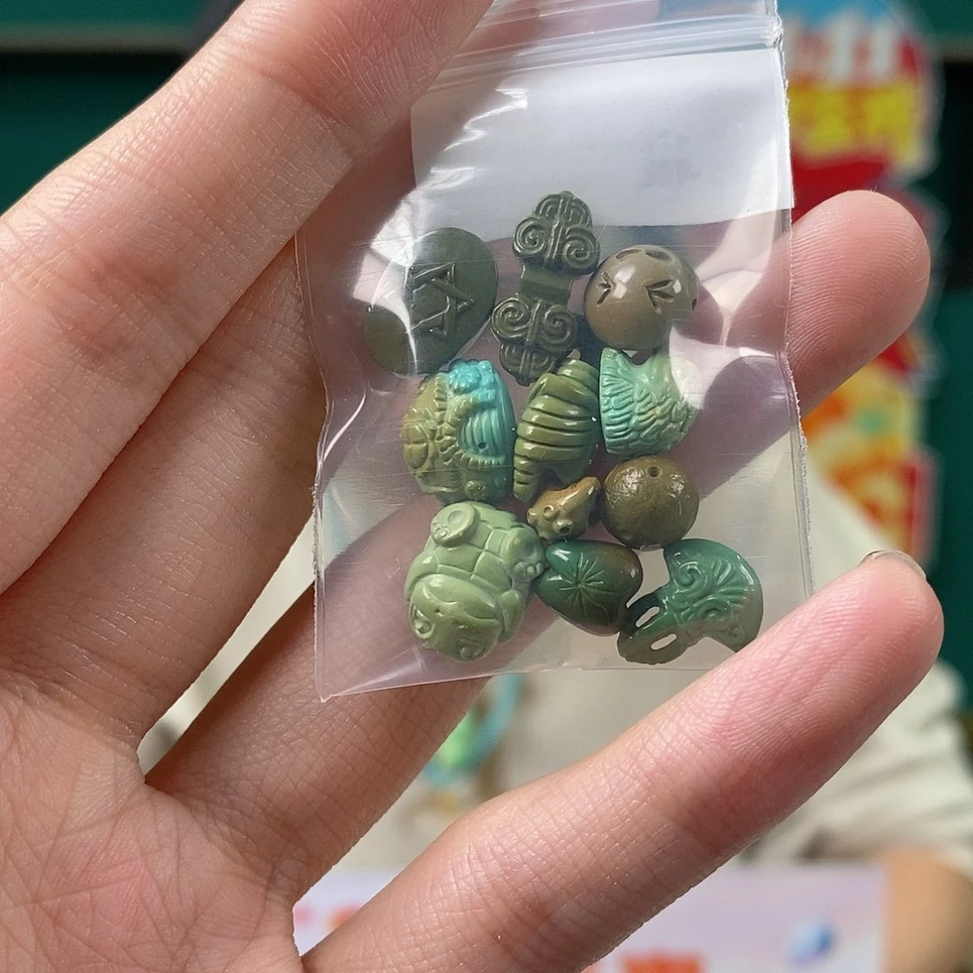 绿松石未镶嵌珠宝奇石