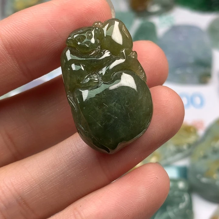 翡翠未镶嵌颈饰翡翠