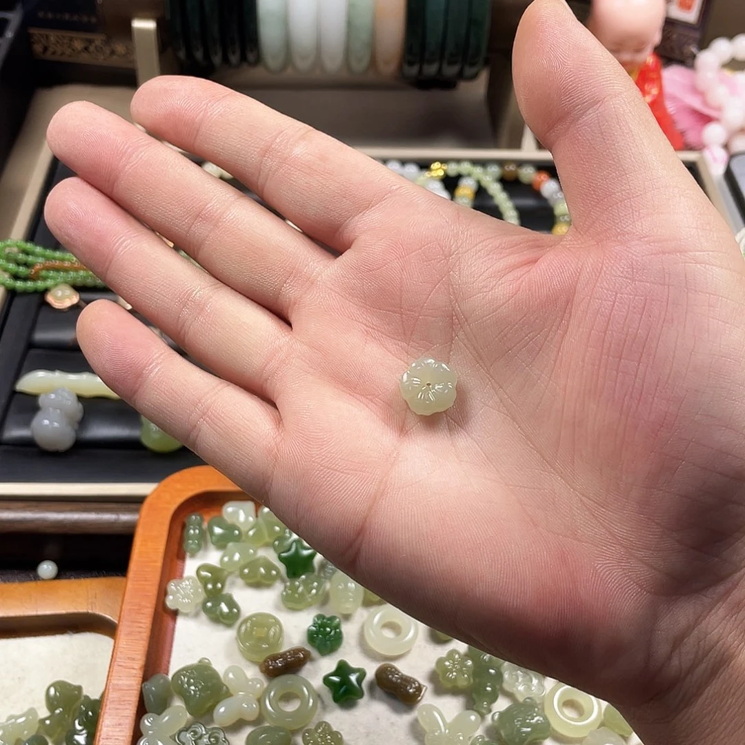 满***满和田玉未镶嵌颈饰