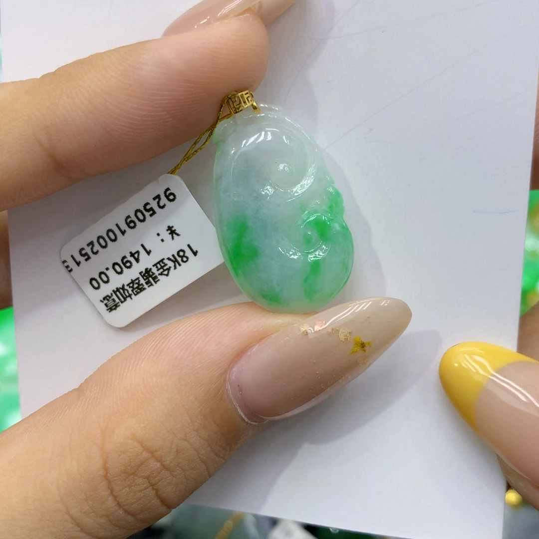 翡翠18K金镶嵌颈饰