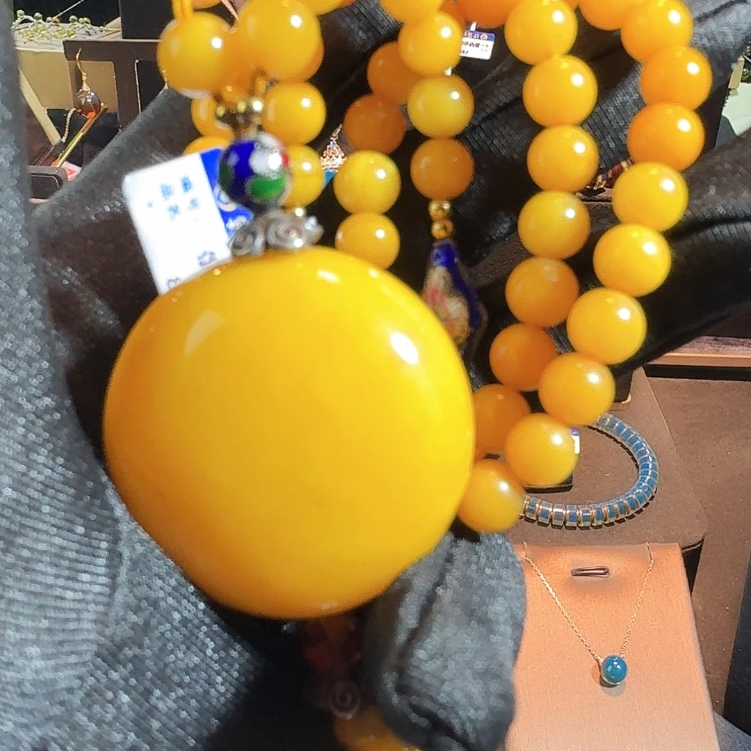 琥珀未镶嵌颈饰俄料