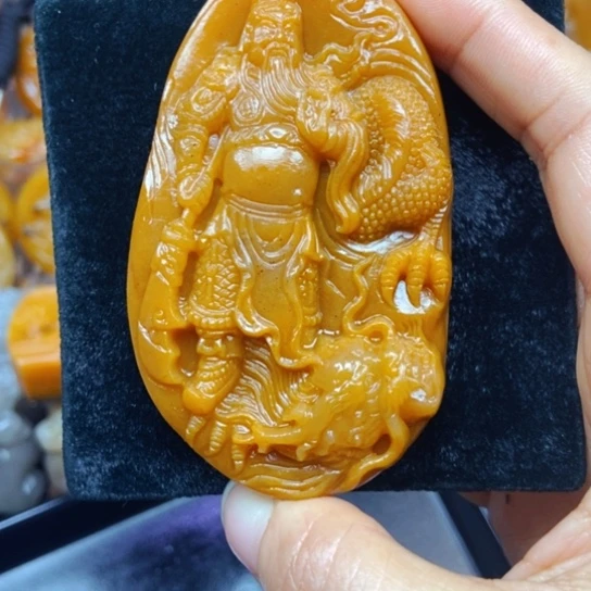 石英质玉（黄龙玉）未镶嵌颈饰