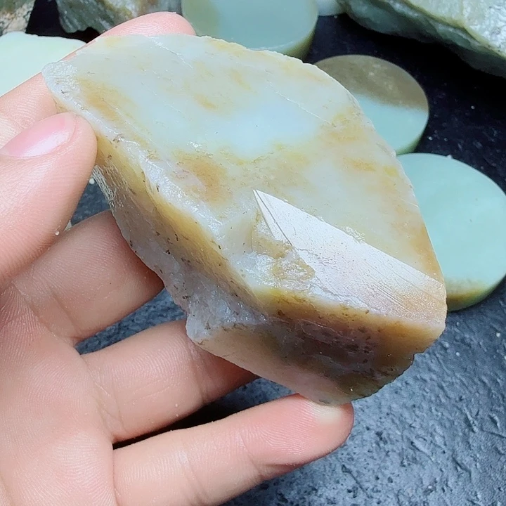 未镶嵌和田玉（糖玉）珠宝奇石