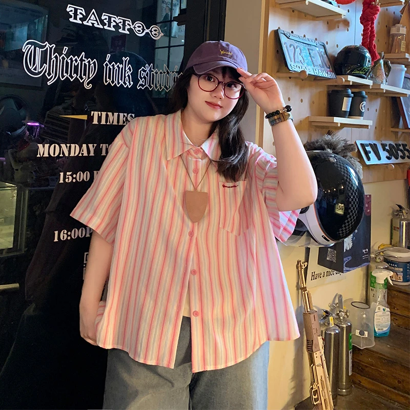 YUZI/鱼子2025休闲短袖百搭显瘦韩版刺绣条纹正肩宽松大码衬衫